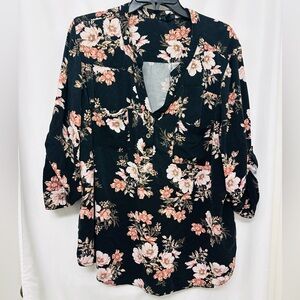 ⭐ Torrid Floral Button Front Blouse